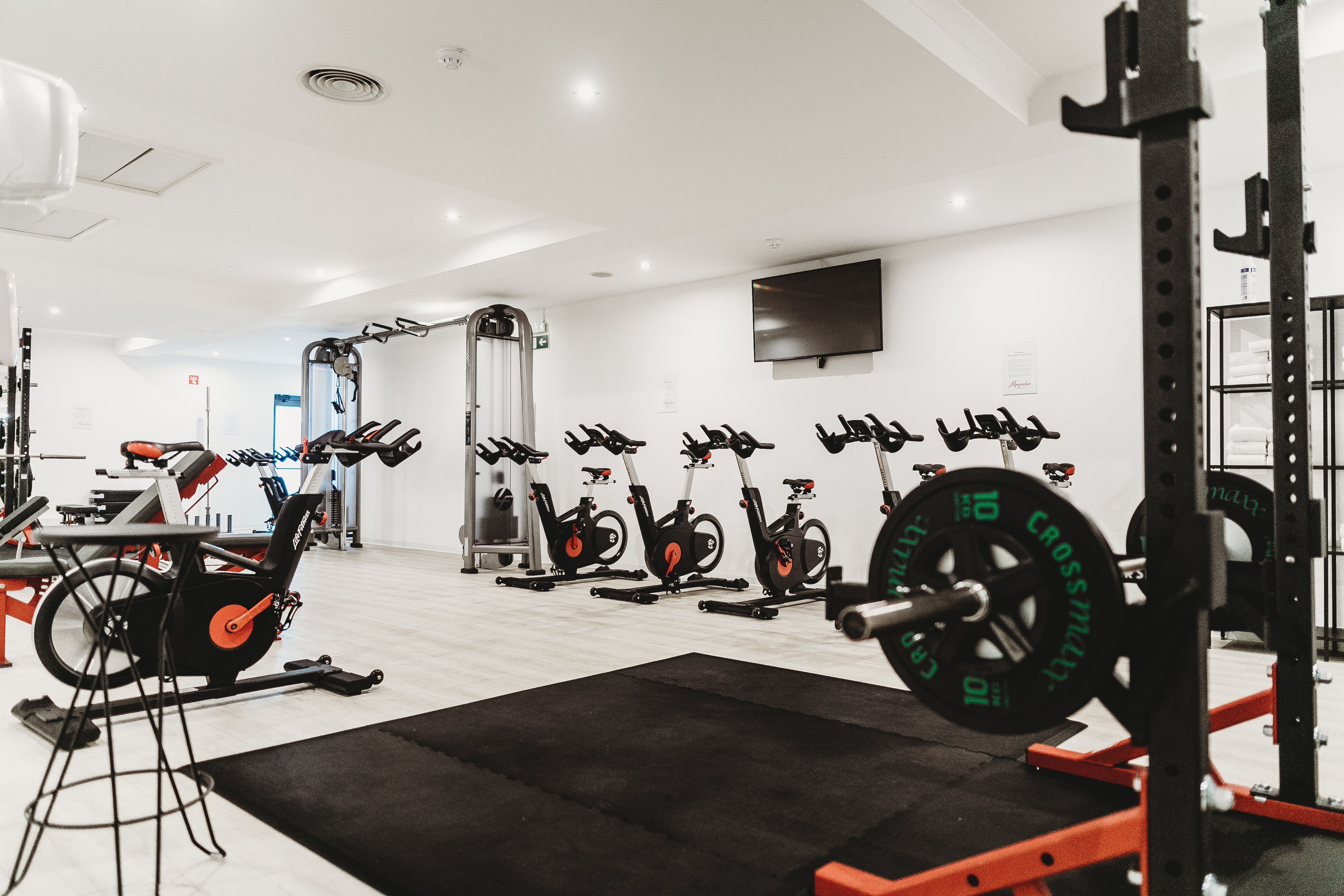  IRON HOUSE Fitness Centre